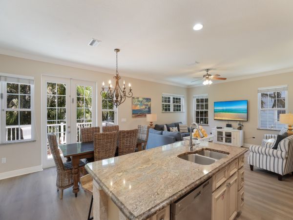 Holmes Beach Vacation Rental - Anna Maria Island Luxury Rental with Pool & Outdoor Kitchen