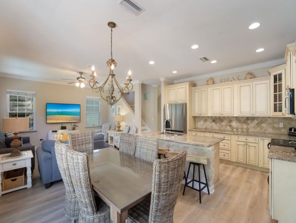Holmes Beach Vacation Rental - Anna Maria Island Luxury Rental with Pool & Outdoor Kitchen