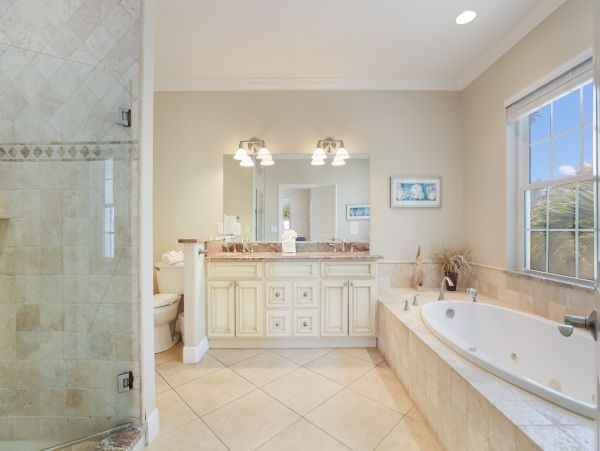 Holmes Beach Vacation Rental - Anna Maria Island Luxury Rental with Pool & Outdoor Kitchen