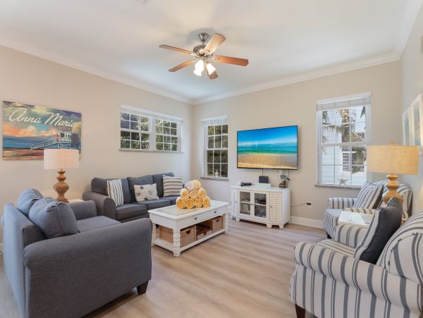 Holmes Beach Vacation Rental - Anna Maria Island Luxury Rental with Pool & Outdoor Kitchen