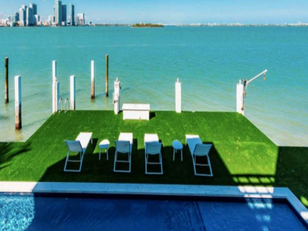 Stunning Waterfront Vacation Villa in Miami Beach Sleeps 16