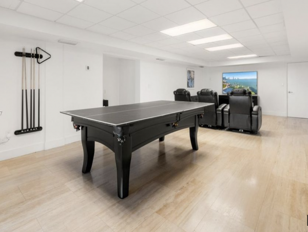 Stunning Waterfront Vacation Villa in Miami Beach Sleeps 16