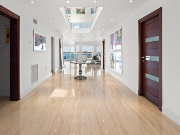 Stunning Waterfront Vacation Villa in Miami Beach Sleeps 16