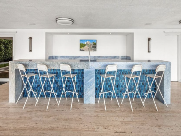 Stunning Waterfront Vacation Villa in Miami Beach Sleeps 16