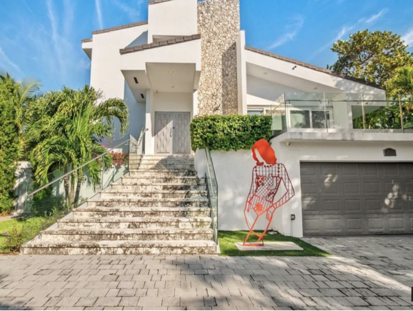 Stunning Waterfront Vacation Villa in Miami Beach Sleeps 16
