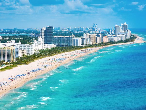 Stunning Waterfront Vacation Villa in Miami Beach Sleeps 16