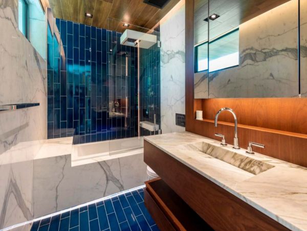Luxurious Waterfront Vacation Villa in Miami Beach Sleeps 14