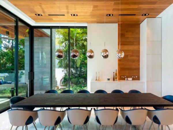 Luxurious Waterfront Vacation Villa in Miami Beach Sleeps 14