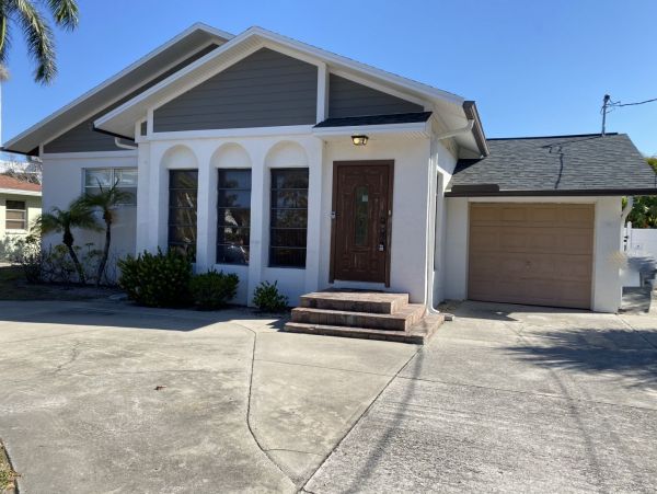 Fort Myers Vacation Home with Pool Sleeps 6 Guests