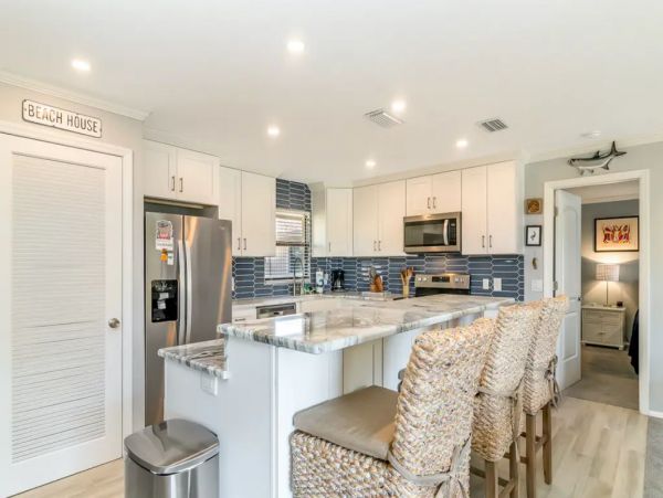 Sanibel Vacation Condo with Pool, Tennis & Gulf Access