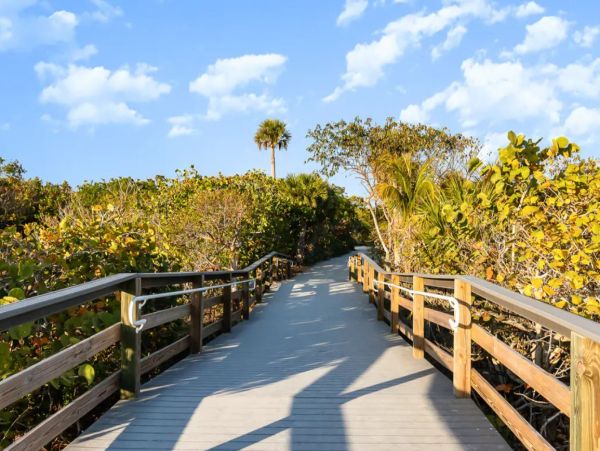 Sanibel Vacation Condo with Pool, Tennis & Gulf Access