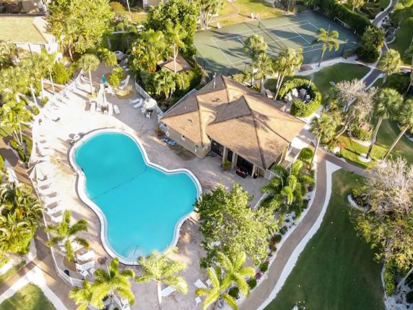 Sanibel Vacation Condo with Pool, Tennis & Gulf Access