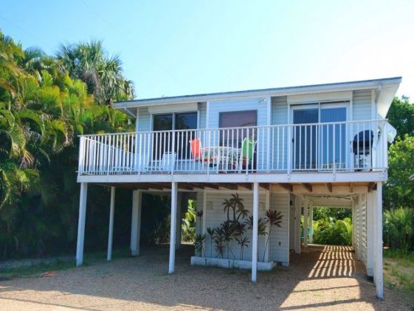 Walk to Beach Vacation Home in Fort Myers Two Bedrooms
