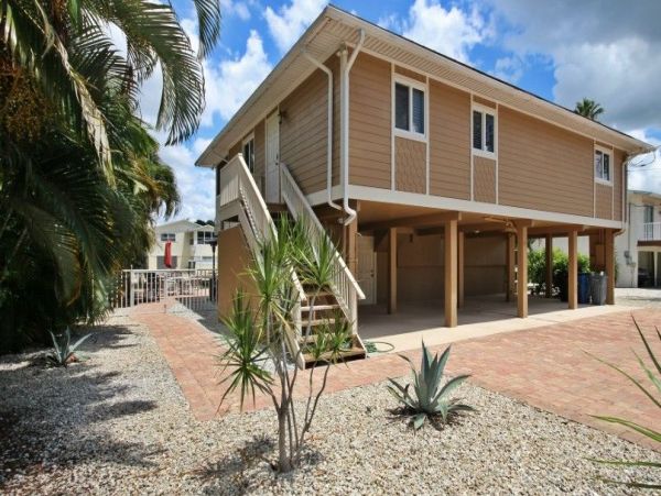 Fort Myers Vacation Condo Walk to Beach with Pool Canal View