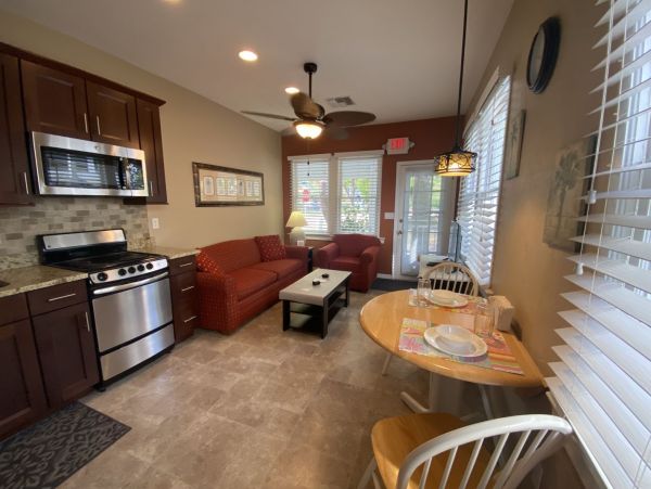 Foryt Myers Vacation Apartment One Bedroom Steps from Beach