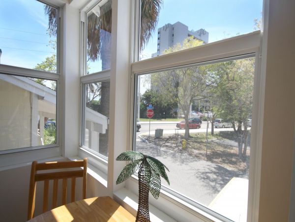 Walk to Beach Vacation Home In Fort Myers