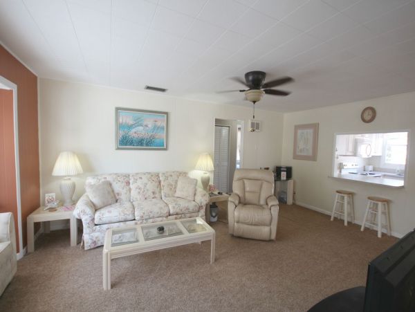 Walk to Beach Vacation Home In Fort Myers