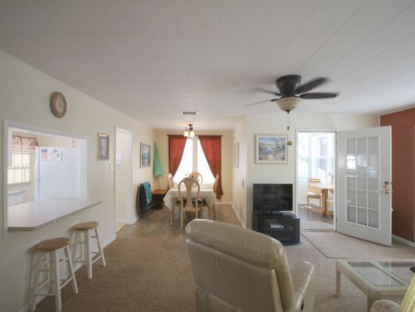 Walk to Beach Vacation Home In Fort Myers