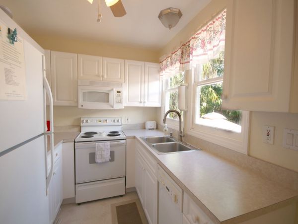 Walk to Beach Vacation Home In Fort Myers