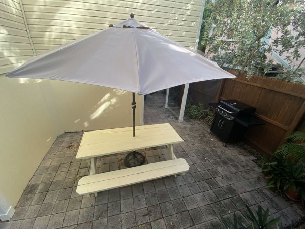 Walk to Beach Vacation Home In Fort Myers