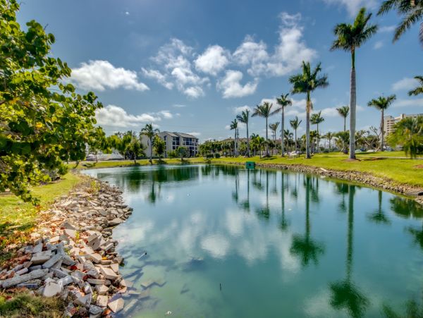 Stunning 10th-floor Beachfront Condo Studio in Fort Myers