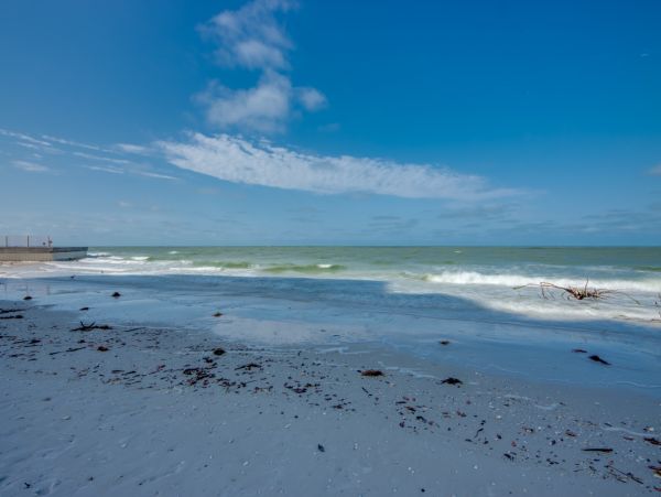 Stunning 10th-floor Beachfront Condo Studio in Fort Myers