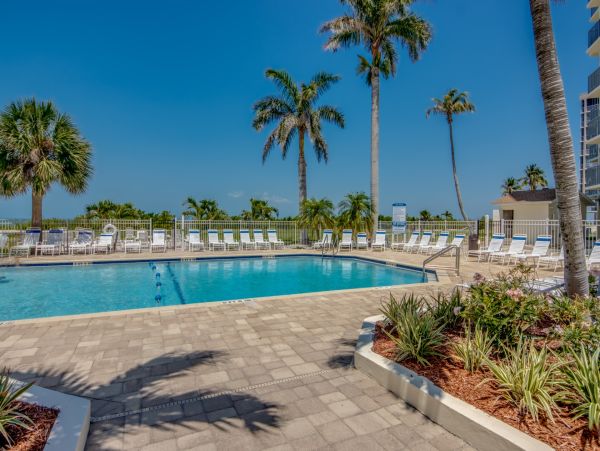Stunning 10th-floor Beachfront Condo Studio in Fort Myers