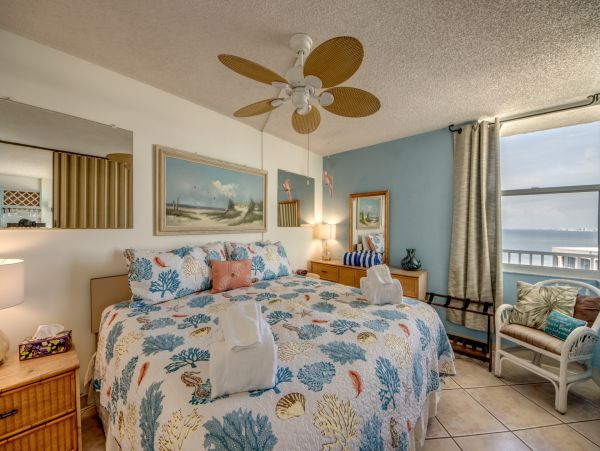 Stunning 10th-floor Beachfront Condo Studio in Fort Myers