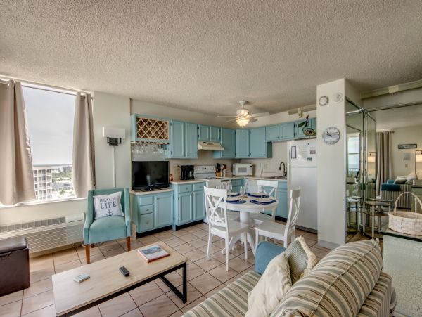 Stunning 10th-floor Beachfront Condo Studio in Fort Myers