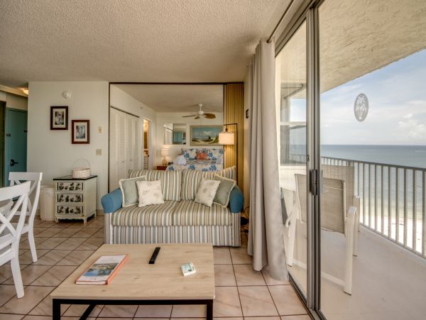 Stunning 10th-floor Beachfront Condo Studio in Fort Myers