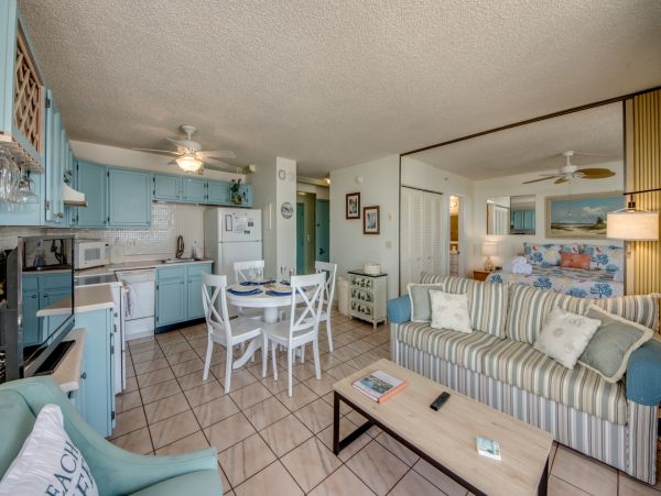 Stunning 10th-floor Beachfront Condo Studio in Fort Myers