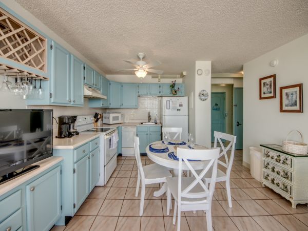 Stunning 10th-floor Beachfront Condo Studio in Fort Myers