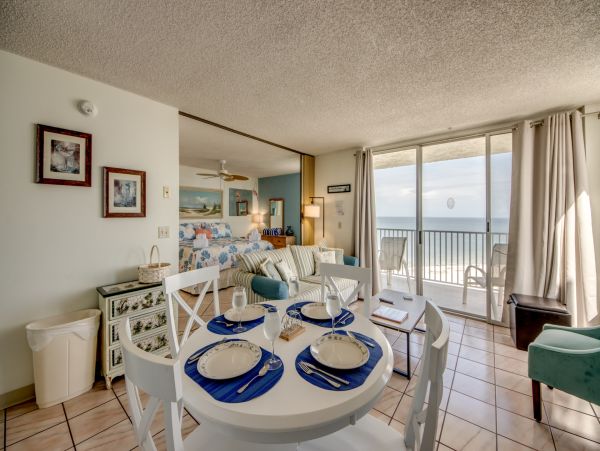 Stunning 10th-floor Beachfront Condo Studio in Fort Myers