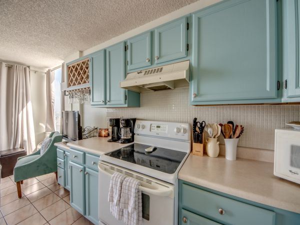 Stunning 10th-floor Beachfront Condo Studio in Fort Myers