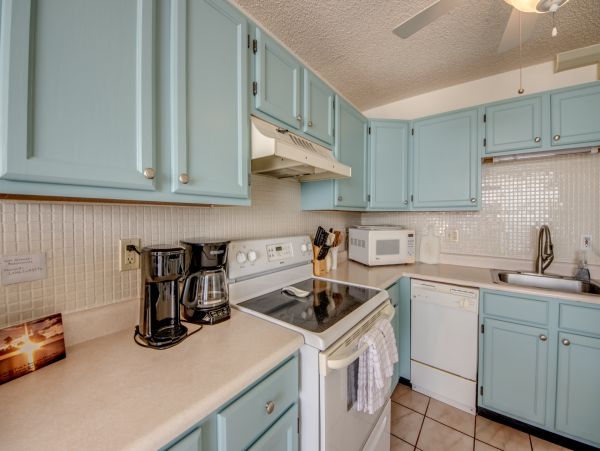 Stunning 10th-floor Beachfront Condo Studio in Fort Myers