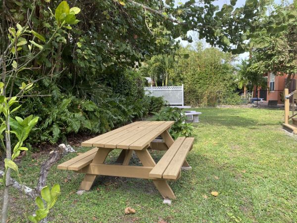 Walk to Beach Fort Myers Vacation Home Two Bedrooms Sleeps 4