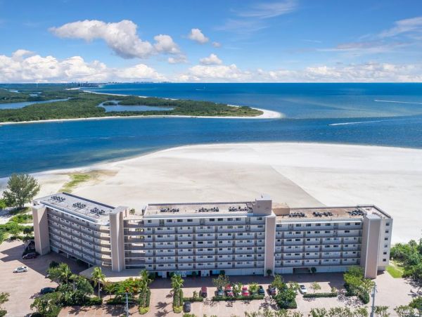 Two Bedroom Condo in Fort Myers Beach Sleeps 4