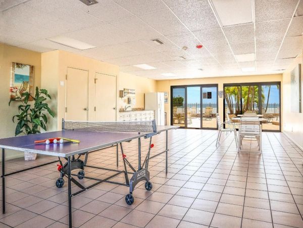 Two Bedroom Condo in Fort Myers Beach Sleeps 4
