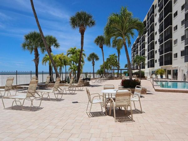 Two Bedroom Condo in Fort Myers Beach Sleeps 4