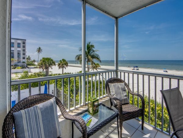 Fort Myers Beach Vacation Rentals 2-Bedroom Beachfront Condo with Gulf Views