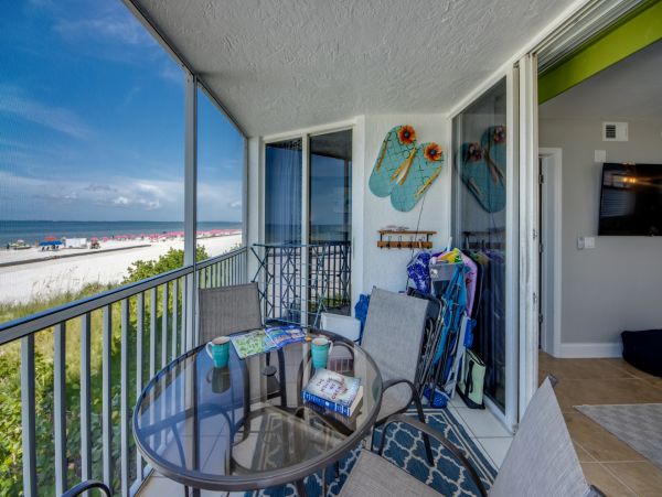Fort Myers Beach Vacation Rentals 2-Bedroom Beachfront Condo with Gulf Views