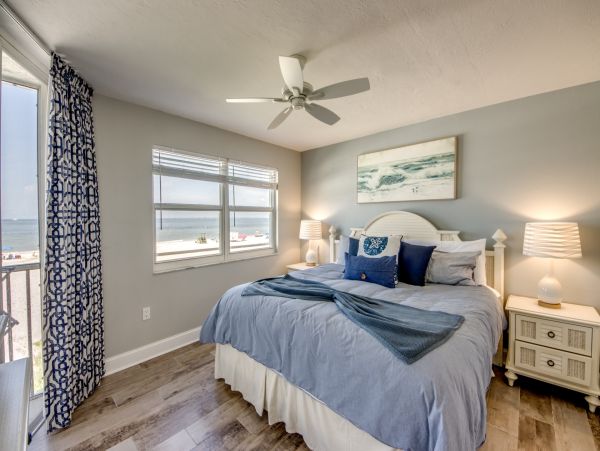 Fort Myers Beach Vacation Rentals 2-Bedroom Beachfront Condo with Gulf Views