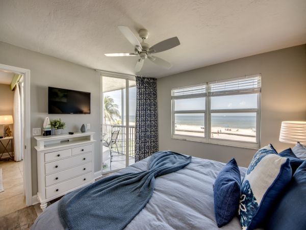Fort Myers Beach Vacation Rentals 2-Bedroom Beachfront Condo with Gulf Views