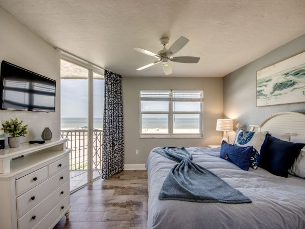 Fort Myers Beach Vacation Rentals 2-Bedroom Beachfront Condo with Gulf Views