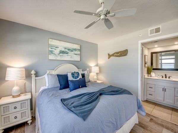 Fort Myers Beach Vacation Rentals 2-Bedroom Beachfront Condo with Gulf Views