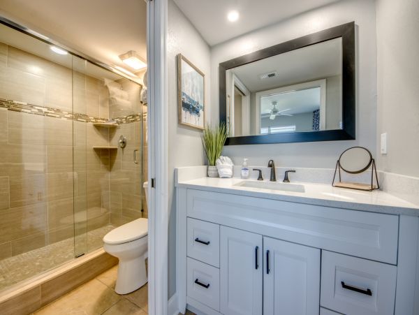 Fort Myers Beach Vacation Rentals 2-Bedroom Beachfront Condo with Gulf Views