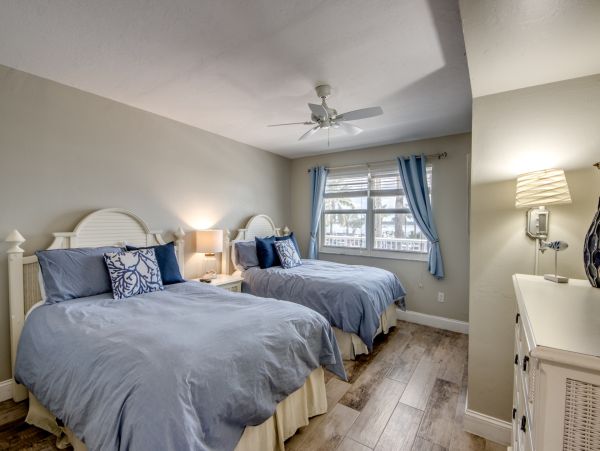 Fort Myers Beach Vacation Rentals 2-Bedroom Beachfront Condo with Gulf Views