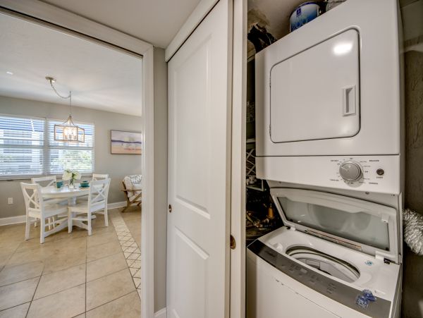 Fort Myers Beach Vacation Rentals 2-Bedroom Beachfront Condo with Gulf Views