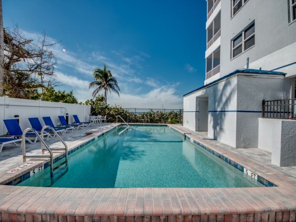 Fort Myers Beach Vacation Rentals 2-Bedroom Beachfront Condo with Gulf Views