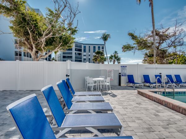 Fort Myers Beach Vacation Rentals 2-Bedroom Beachfront Condo with Gulf Views